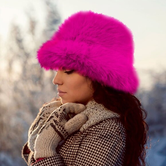 New**Fabulous French Couture Emily In Paris Faux Fur Bucket Hat - Picture 1 of 7